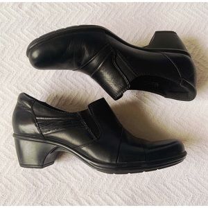 Clarks Bendable Black Leather Ankle Booties Sz 8.5